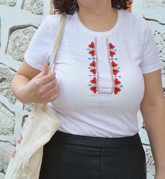 Picture of Дамска бяла тениска "Шевици" - бродерия